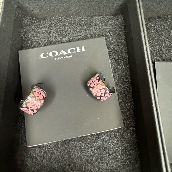 COACH earring with a dust bag - Picture 3 of 13